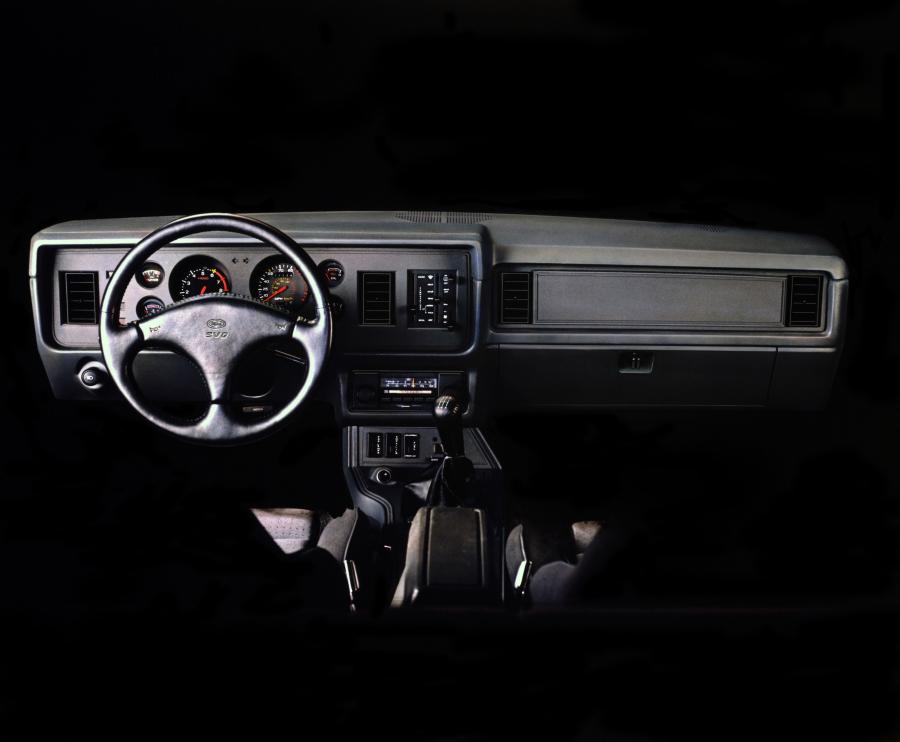 Торпедо Ford Mustang SVO (61B) 1984 года  (фото 2 из 19)